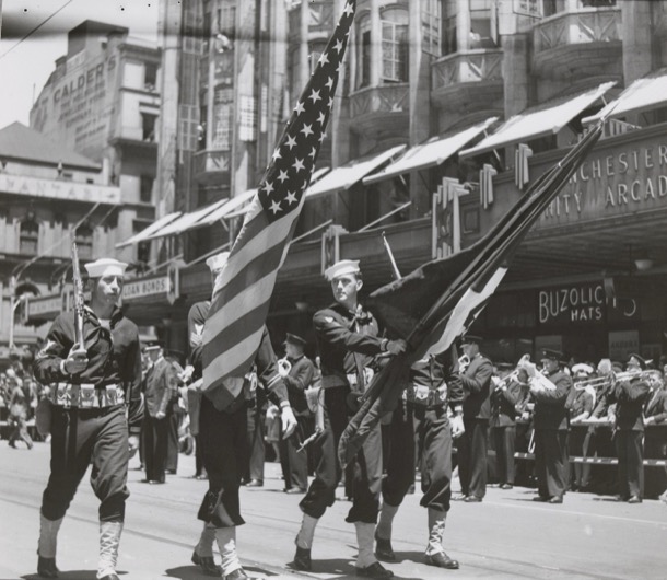 American-servicemen-march-through-Melbourne-during-World-War-II